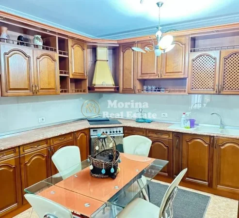 Tirane, jepet me qera apartament 2+1 Kati 3, 115 m² 650 € (Zogu i ZI)