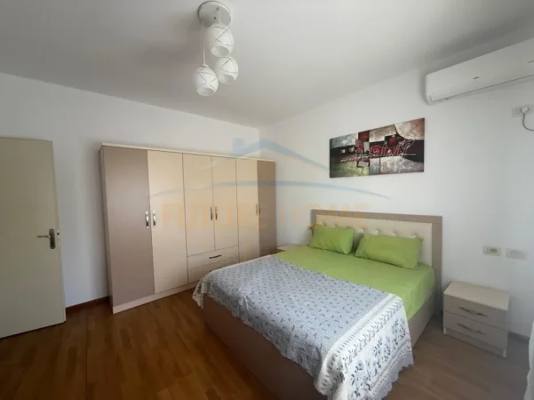 Tirane, jepet me qera apartament 2+1+Ballkon Kati 5, 93 m² 400 € (Rruga e Dajtit)