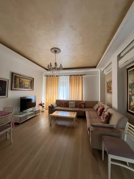 Tirane, jepet me qera apartament 1+1 Kati 4, 72 m² 600 € (kompleksi kontakt)