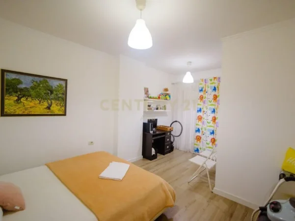 Tirane, jepet me qera apartament 2+1 Kati 5, 110 m² 1.000 € (Brryli)