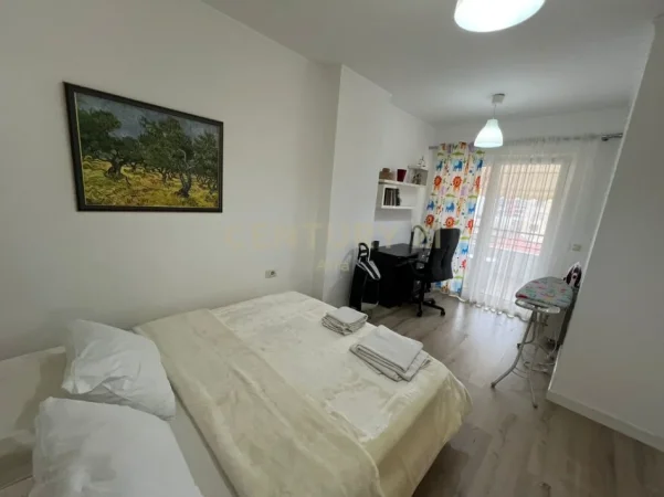 Tirane, jepet me qera apartament 2+1 Kati 5, 110 m² 1.000 € (Brryli)