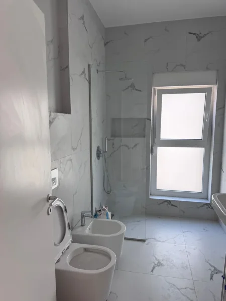 Tirane, jepet me qera apartament 1+1+Ballkon Kati 6, 1 m²