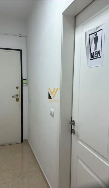 Tirane, jepet me qera zyre Kati 6, 105 m² 1.400 € (TREGU CAM)