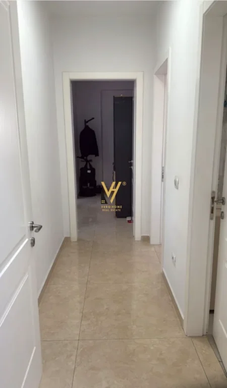Tirane, jepet me qera zyre Kati 6, 105 m² 1.400 € (TREGU CAM)