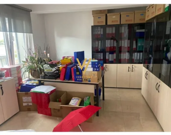 Tirane, jepet me qera zyre Kati 6, 105 m² 1.400 € (TREGU CAM)