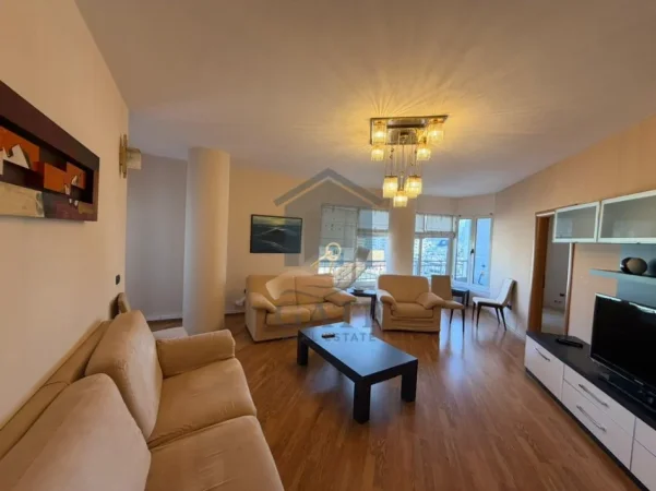 Durres, jepet me qera apartament 2+1 Kati 6, 110 m² 650 € (Qender)