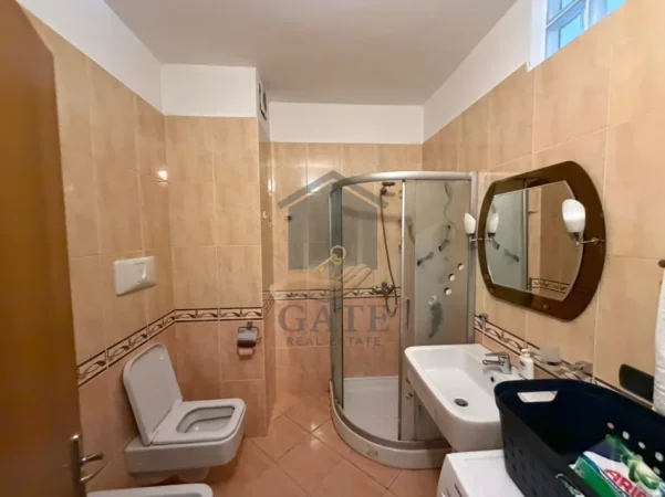 Durres, jepet me qera apartament 2+1 Kati 6, 110 m² 650 € (Qender)