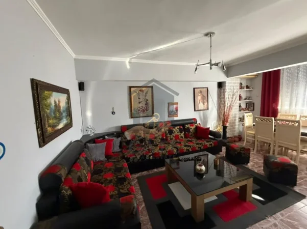 Durres, shitet apartament 1+1+Ballkon Kati 5, 60 m² 68.000 € (Kryqi i Kuq)