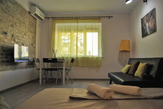 Tirane, jepet me qera garsonier 1+1 Kati 2, 35 m² 430 € (rruga e bogdaneve)