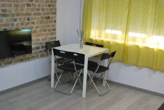Tirane, jepet me qera garsonier 1+1 Kati 2, 35 m² 430 € (rruga e bogdaneve)