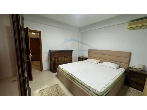 Tirane, jepet me qera apartament 3+1 Kati 7, 120 m² 900 € (RRUGA KAVAJES)