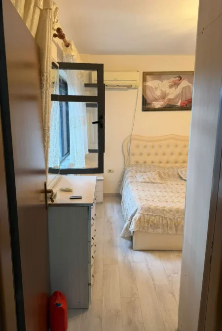 Tirane, jepet me qera apartament 2+1 Kati 2, 91 m² 500 € (Ish dogana)