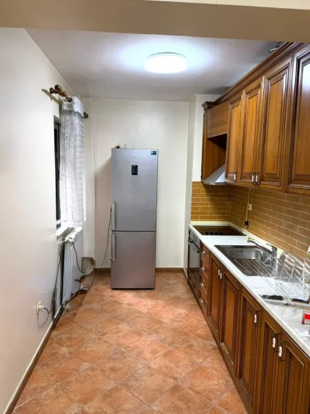 Tirane, jepet me qera apartament 2+1 Kati 2, 91 m² 500 € (Ish dogana)