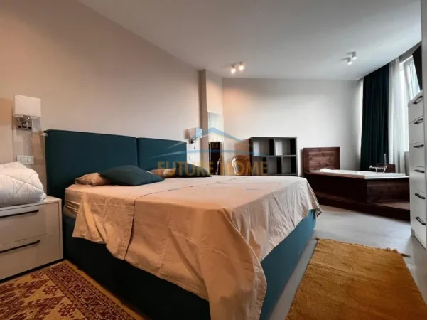 Tirane, jepet me qera apartament 1+1 , 90 m² 900 € (komuna e parisit)