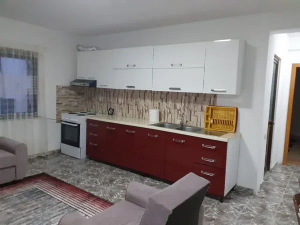 Jepet me Qera Apartament 2+1 te Sheshi Wilson , Bllok , Liqeni   , 600 €URO