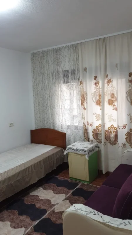 Jepet me Qera Apartament 2+1 te Sheshi Wilson , Bllok , Liqeni   , 600 €URO