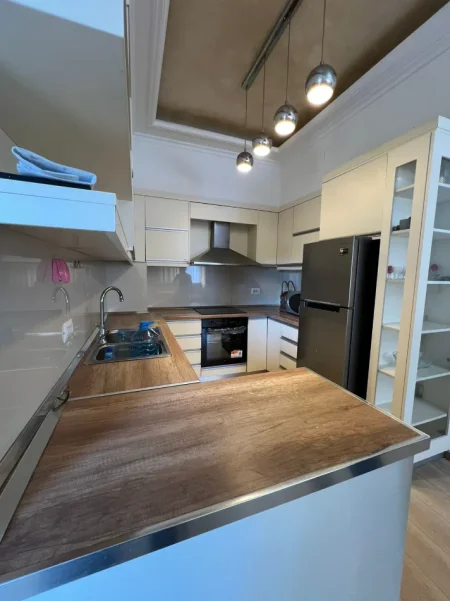 Tirane, jepet me qera apartament 1+1 Kati 4, 71 m² 586 € (21 dhjetori)