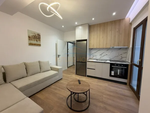 Tirane, jepet me qera apartament 1+1 Kati 1, 45 m² 625 € (Komuna e parisit)