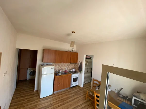 Tirane, jepet me qera shtepi 1+1 Kati 2, 65 m² 320 € (Rruga Mihal Grameno)