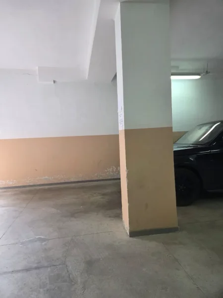 Tirane, jepet me qera magazine Kati 0, 230 m² 850 € 