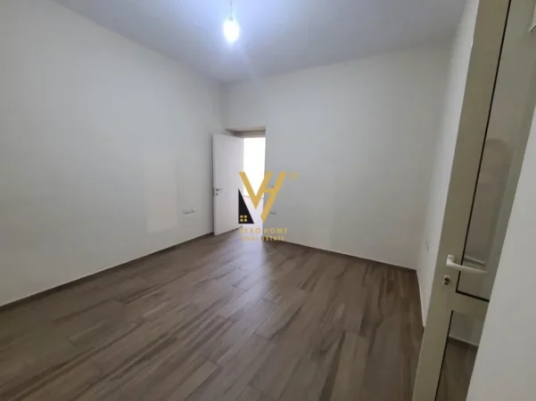 Tirane, jepet me qera zyre Kati 1, 75 m² 1.020 € (BULEVARDI ZOGU I PARE)