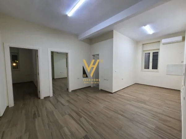 Tirane, jepet me qera zyre Kati 1, 75 m² 1.020 € (BULEVARDI ZOGU I PARE)