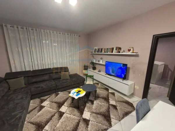 Tirane, shitet apartament 1+1 Kati 5, 67 m² 115.000 € (Unaza e Re)