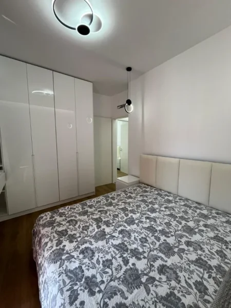 Tirane, jepet me qera apartament 2+1+Ballkon Kati 7, 85 m² 600 € (Pasho Hysa)