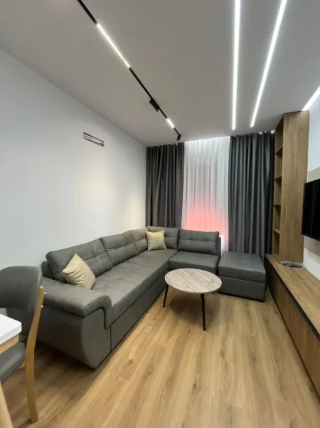 Tirane, jepet me qera apartament 2+1+Ballkon Kati 7, 85 m² 600 € (Pasho Hysa)