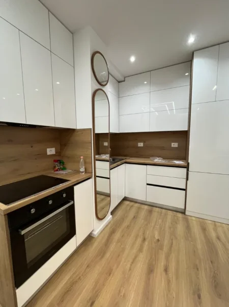 Tirane, jepet me qera apartament 2+1+Ballkon Kati 7, 85 m² 600 € (Pasho Hysa)