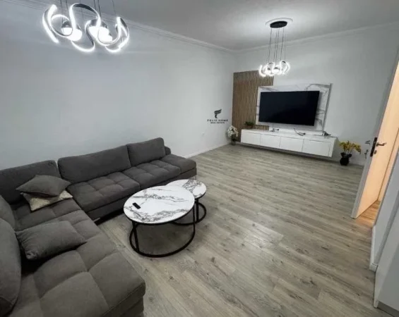 Tirane, jepet me qera apartament 2+1 Kati 3, 120 m² 630 € (SAUK)