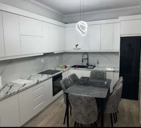 Tirane, jepet me qera apartament 2+1 Kati 3, 120 m² 630 € (SAUK)