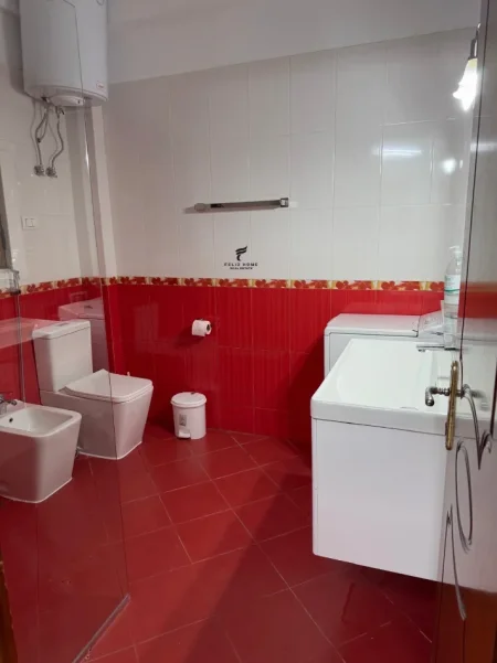 Tirane, jepet me qera apartament 2+1 Kati 3, 120 m² 600 € (SAUK)