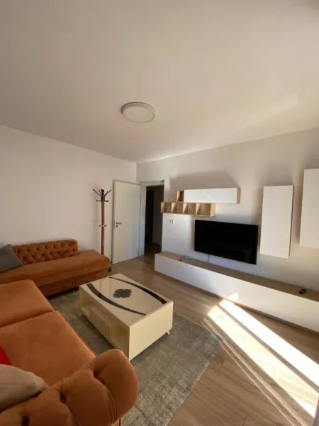 Tirane, jepet me qera apartament 2+1 Kati 3, 74 m² 550 € (21 Dhjetori)