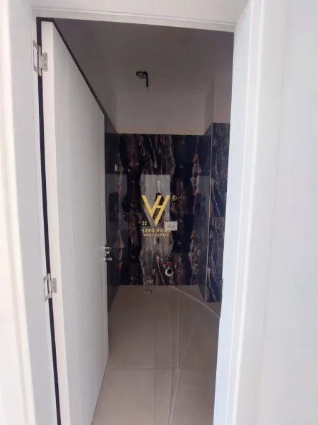 Tirane, jepet me qera dyqan Kati 0, 55 m² 1.220 € (MINE PEZA)