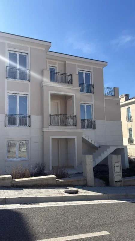 Tirane, shitet Vile 3 Katshe Kati 0, 515 m² 1.400.000 € (TEG)