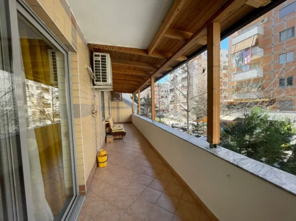 Tirane, jepet me qera apartament 2+1 Kati 1, 124 m² 500 € (Astir)