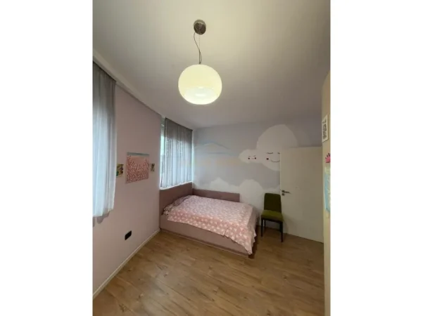 Tirane, shitet apartament 2+1+Ballkon Kati 4, 112 m² 218.000 € (Rruga Gramoz Pashko)
