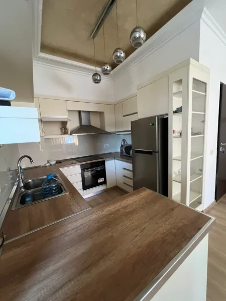 Tirane, jepet me qera apartament 1+1 , 72 m² 600 € 