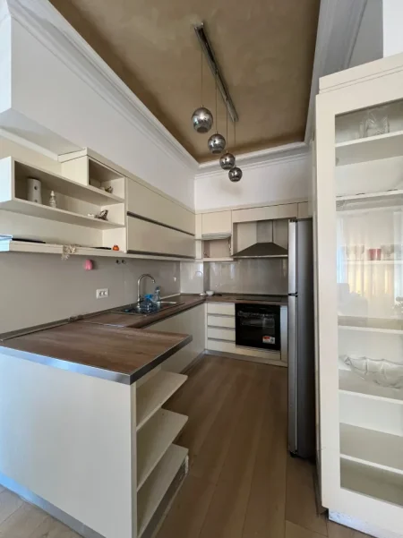 Tirane, jepet me qera apartament 1+1 , 72 m² 600 € 