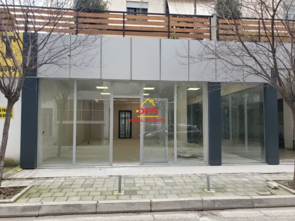 Vlore, shitet ambjent biznesi Kati 0, 115 m² (Rruga Çajupi)