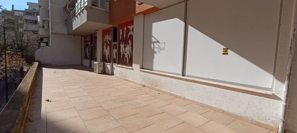 Tirane, shitet ambjent biznesi Kati 0, 165 m² 340.000 € (Tek Fresku)