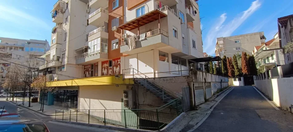 Tirane, shitet ambjent biznesi Kati 0, 165 m² 340.000 € (Tek Fresku)