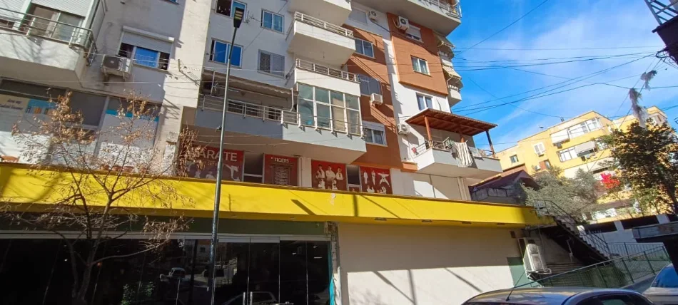 Tirane, shitet ambjent biznesi Kati 0, 165 m² 340.000 € (Tek Fresku)