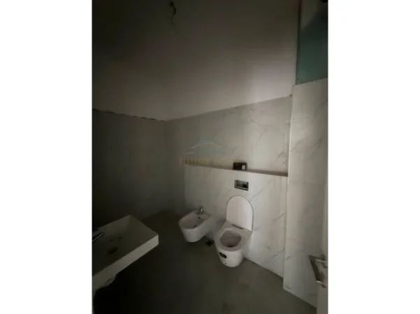 Tirane, shitet apartament 2+1 Kati 2, 119 m² 191.000 € (Sauk, Porta Tirana e Re, Tiranë.)