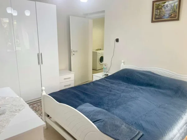 Tirane, jepet me qera apartament 2+1 Kati 3, 90 m² 600 € (Rruga Fortuzi)