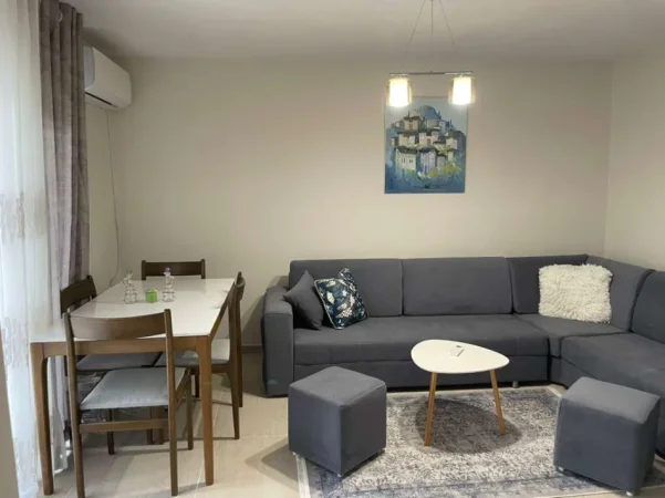 Tirane, jepet me qera apartament 2+1 Kati 3, 90 m² 600 € (Rruga Fortuzi)