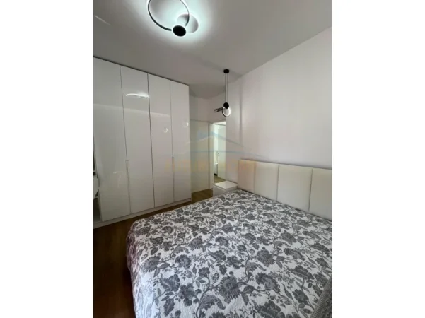 Tirane, jepet me qera apartament 2+1+Ballkon Kati 7, 85 m² 600 € (Ali Demi)