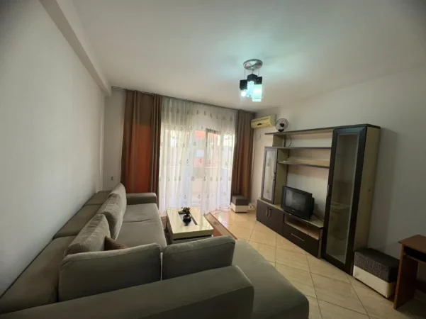Tirane, jepet me qera apartament 1+1+Ballkon Kati 5, 80 m² 400 € (Astir, afër Rrethit)