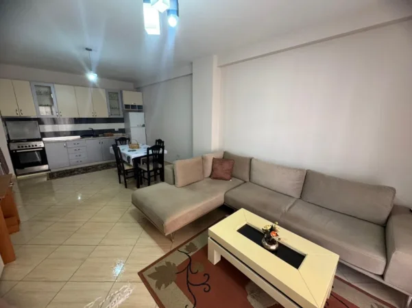Tirane, jepet me qera apartament 1+1+Ballkon Kati 5, 80 m² 400 € (Astir, afër Rrethit)